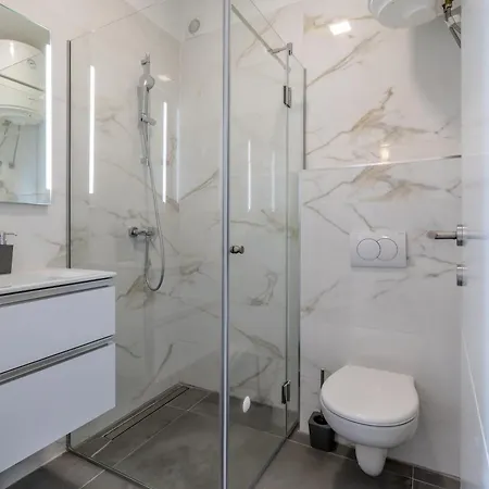 Penthouse Vanda * Sutivan