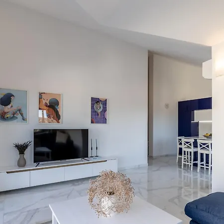 Penthouse Vanda Sutivan