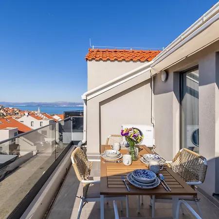 Penthouse Vanda *