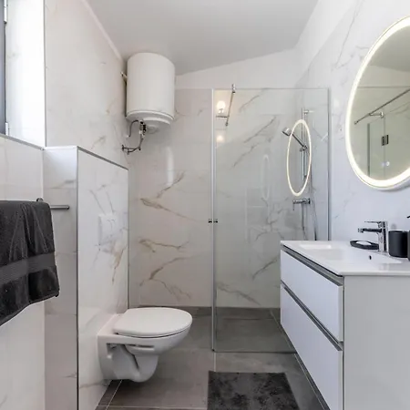 Penthouse Vanda * Sutivan