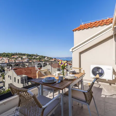 Penthouse Vanda Apartment *