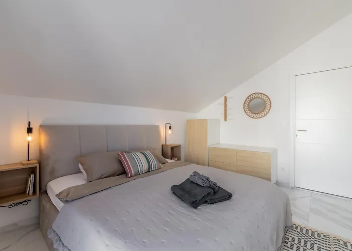 Penthouse Vanda Sutivan