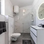 Penthouse Vanda * Sutivan